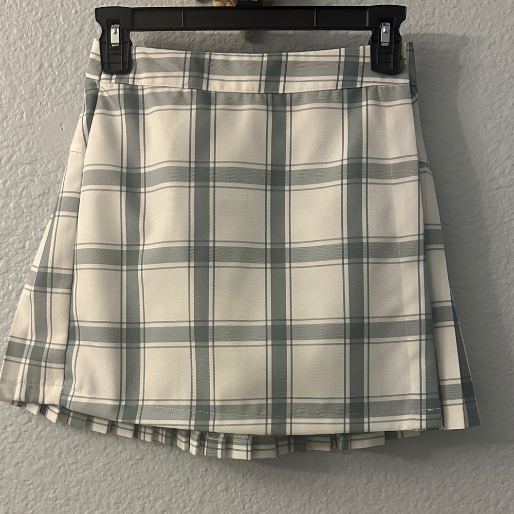 Forever 21 Checkered Mini Skirt in White and Gray